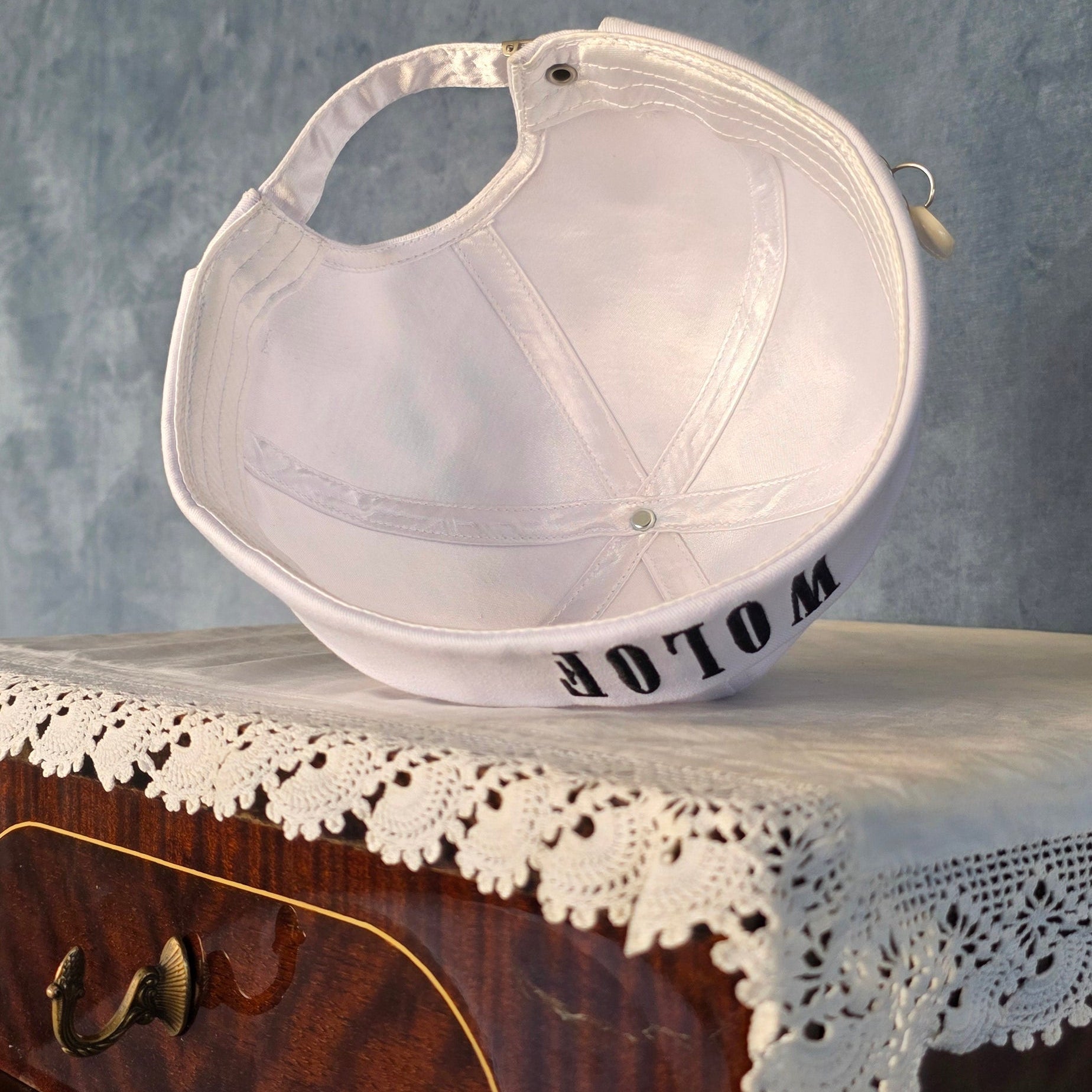 Bonnet WOLOF Blanc - Intérieur Satin